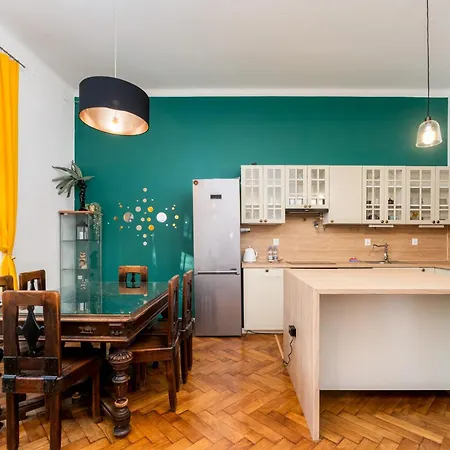 Park Strzelecki Spacious By Bookinghost *