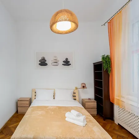 Park Strzelecki Spacious By Bookinghost