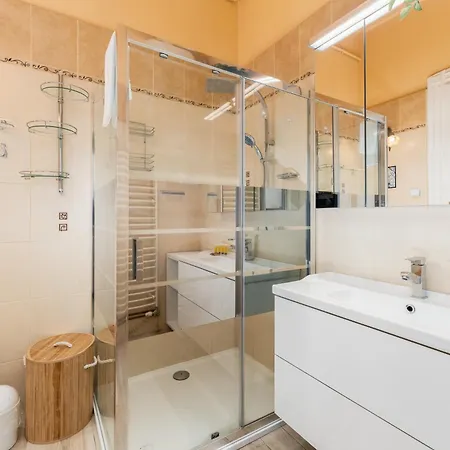 Park Strzelecki Spacious By Bookinghost *