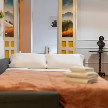 Lägenhet Park Strzelecki Spacious By Bookinghost