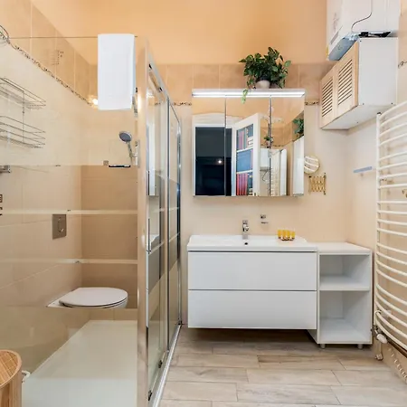 Park Strzelecki Spacious By Bookinghost